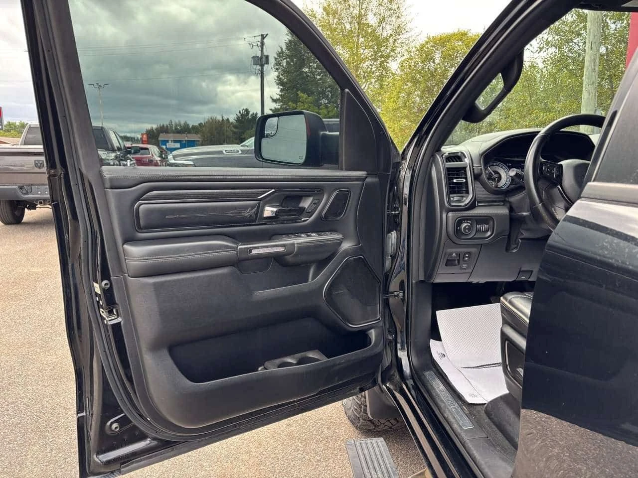 Dodge RAM 1500 Limited/360/DIS/H&K/ОБДУХВАНЕ/RAM BOX / ФИКС ЦЕНА , снимка 9 - Автомобили и джипове - 54619599