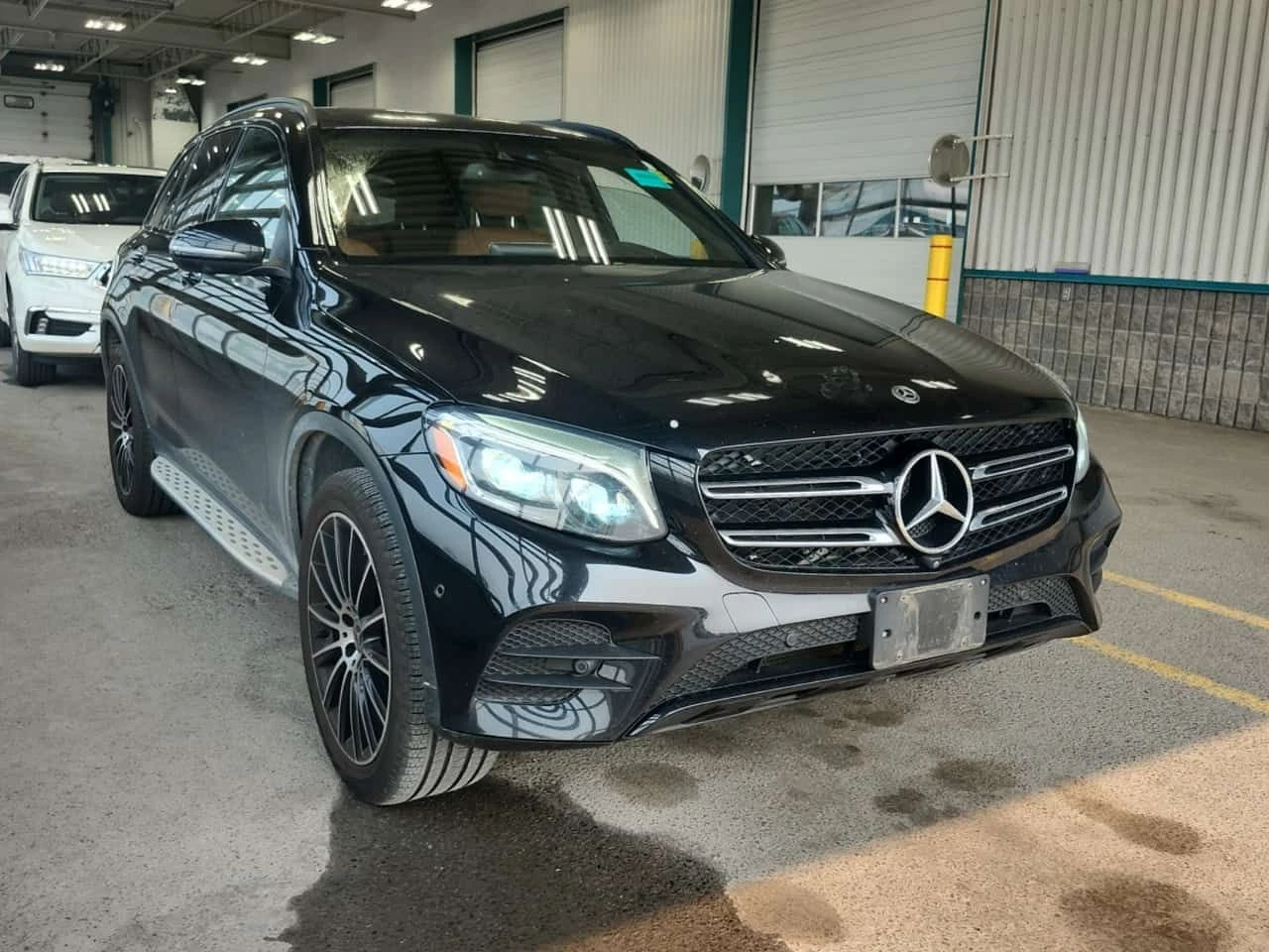 Mercedes-Benz GLC 300 АМГ ПАКЕТ/CARFAX/ПАНОРАМА/360/ПОДГРЕВ/ПАМЕТ, снимка 2 - Автомобили и джипове - 55305204
