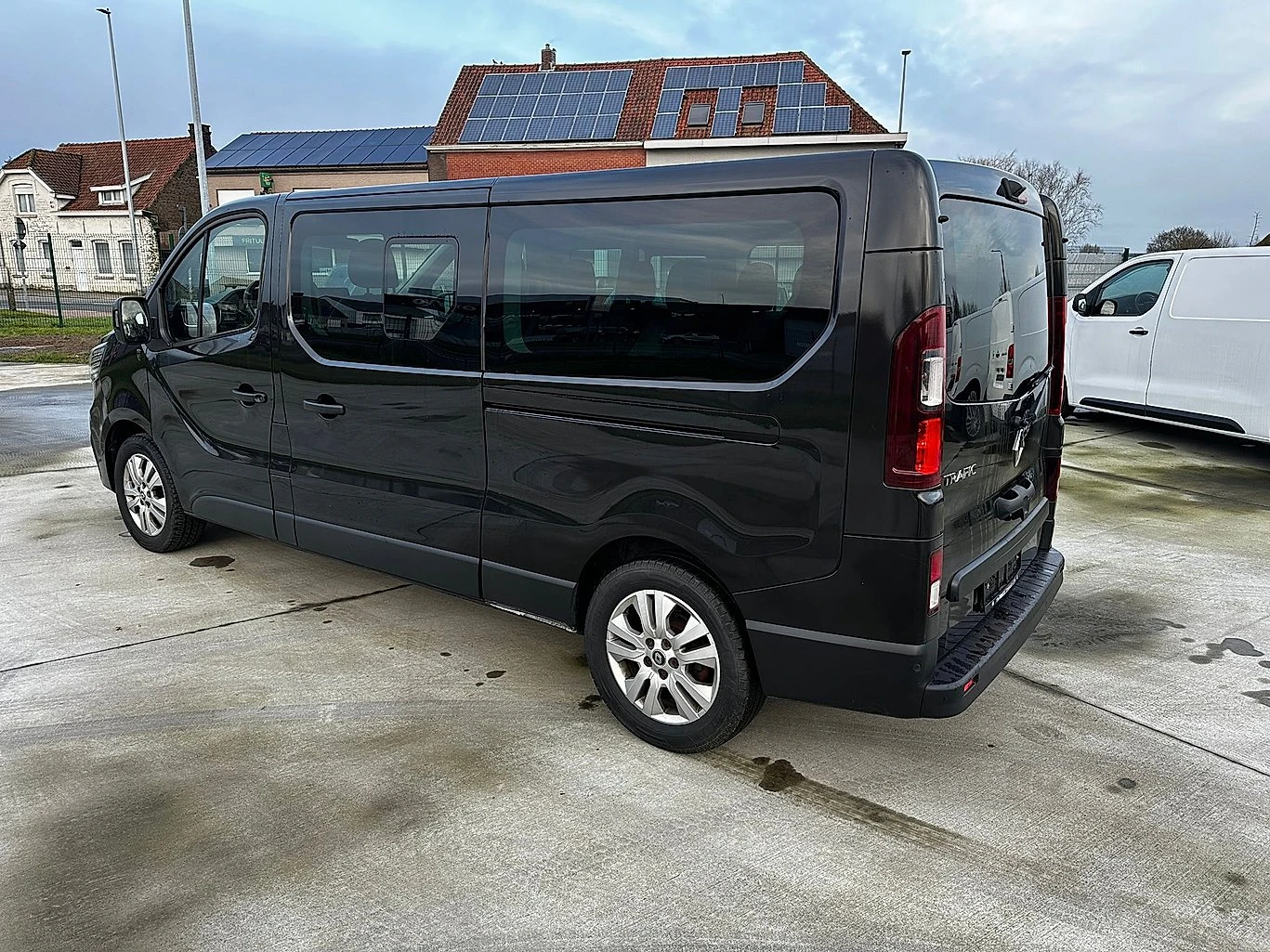 Renault Trafic 2.0 DCI 7+ 1 - изображение 4