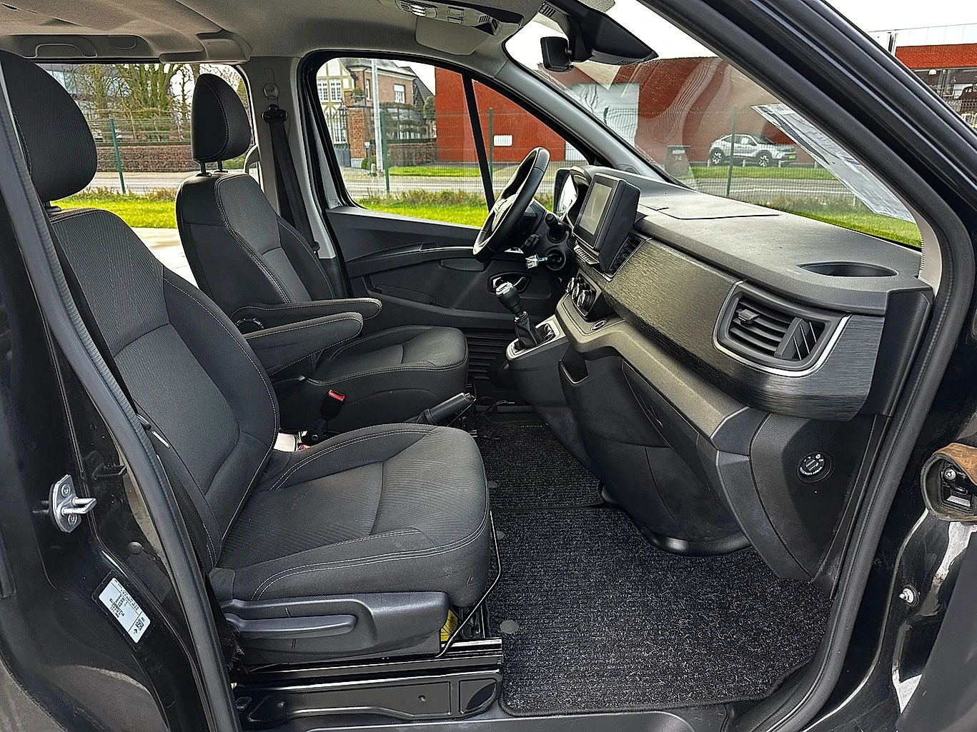 Renault Trafic 2.0 DCI 7+ 1 - изображение 10