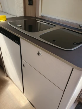 Каравана Burstner Premio Life, снимка 6