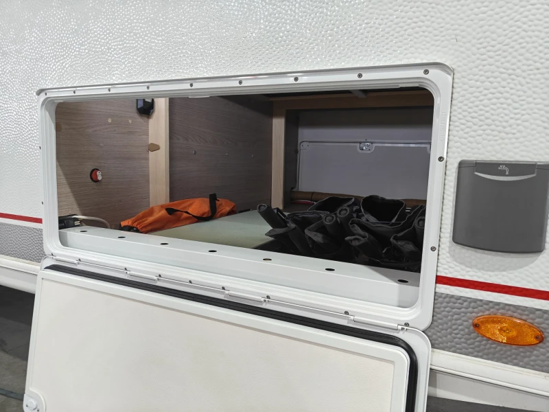 Каравана Burstner Premio Life, снимка 13 - Каравани и кемпери - 51743670