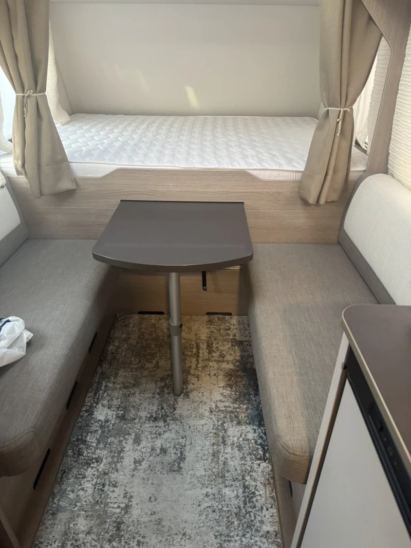 Каравана Burstner Premio Life, снимка 8 - Каравани и кемпери - 51743670