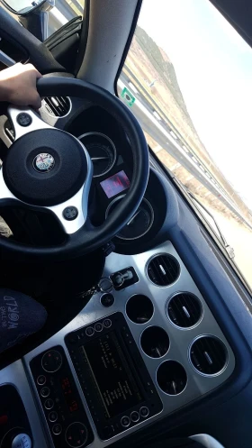 Обява за продажба на Alfa Romeo Brera 3.2 4x4 ~16 500 лв. - изображение 3 | Auto.bg Обява за продажба на Alfa Romeo Brera 3.2 4x4 ~16 500 лв. - изображение 3