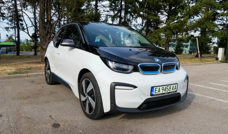 BMW i3 120Ah, H/K, Distronic, Adaptive Led, Heatpump, снимка 2 - Автомобили и джипове - 46959266