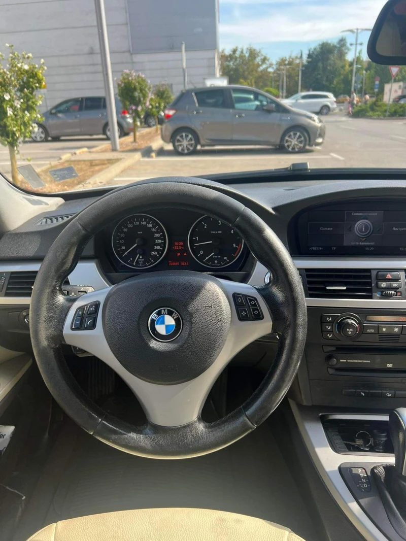 BMW 330 e91, снимка 11 - Автомобили и джипове - 47031750