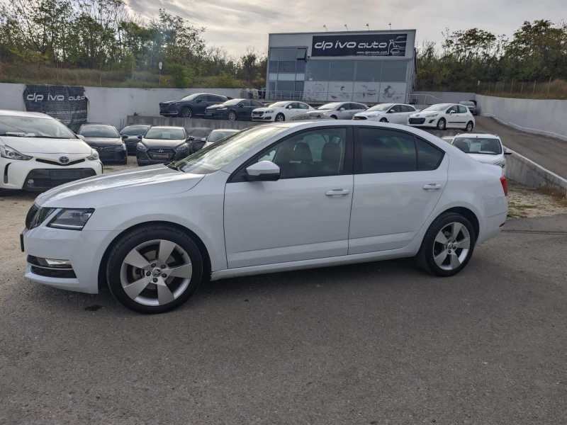 Skoda Octavia 2.0TDI DSG 7* SPORT* КОЖА* CAMERA* KEYLESS* ПЕРФЕК, снимка 2 - Автомобили и джипове - 47544421