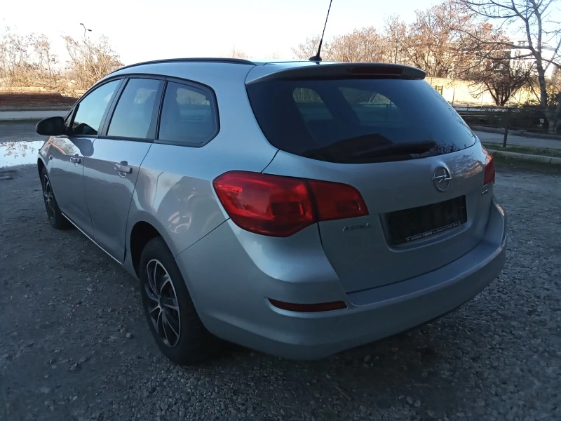 Opel Astra 1.7CDTI-110kc. Sports Tourer, снимка 6 - Автомобили и джипове - 49531842