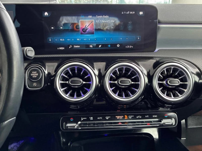 Mercedes-Benz A 250 * CARFAX * ОБДУХВАНЕ* 360 КАМЕРИ* , снимка 9 - Автомобили и джипове - 53356136