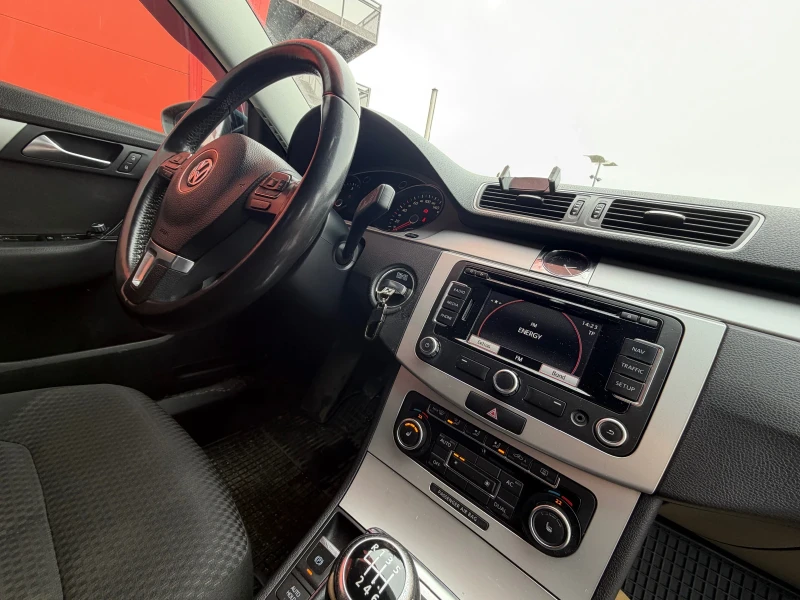 VW Passat Обслужен* Вс* Платено* Уникат, снимка 10 - Автомобили и джипове - 53562351