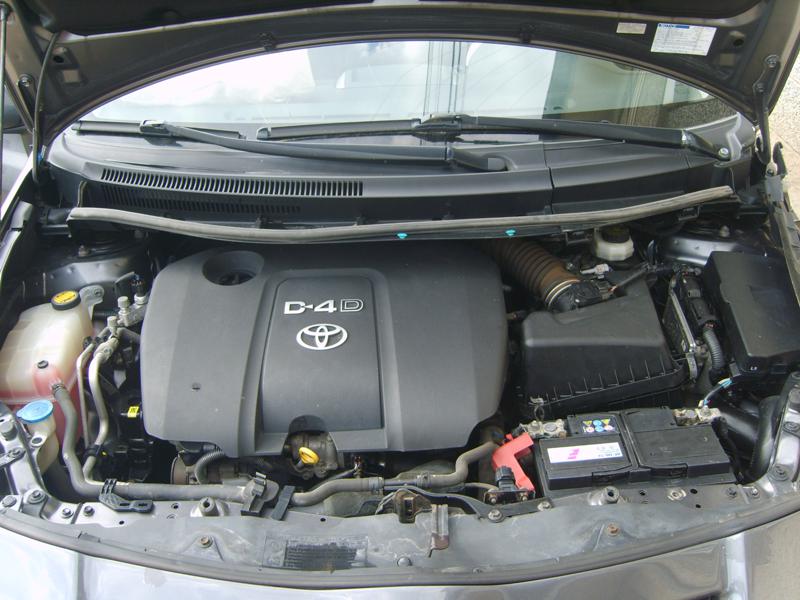Toyota Auris 1.4D4D, снимка 5 - Автомобили и джипове - 33352635