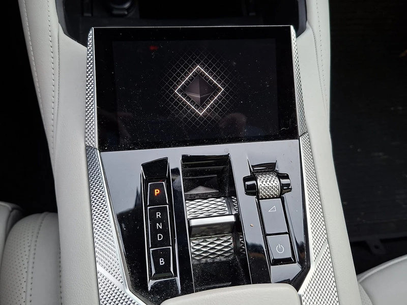 DS DS 4 4 E-Tense Hybrid 225, снимка 14 - Автомобили и джипове - 53110559