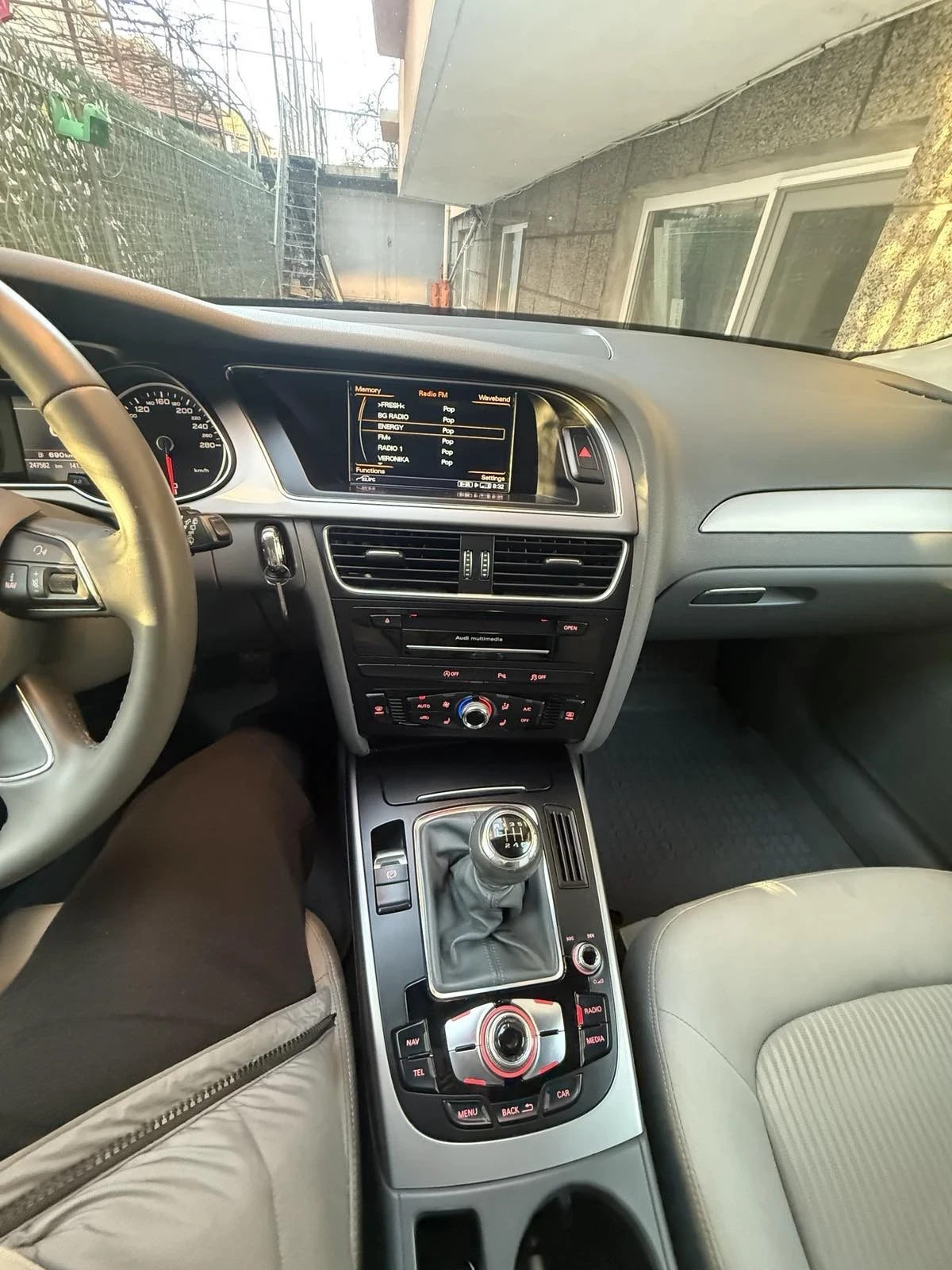 Audi A4 Avant 2.0/Ръчка/Distronik, снимка 11 - Автомобили и джипове - 53032414