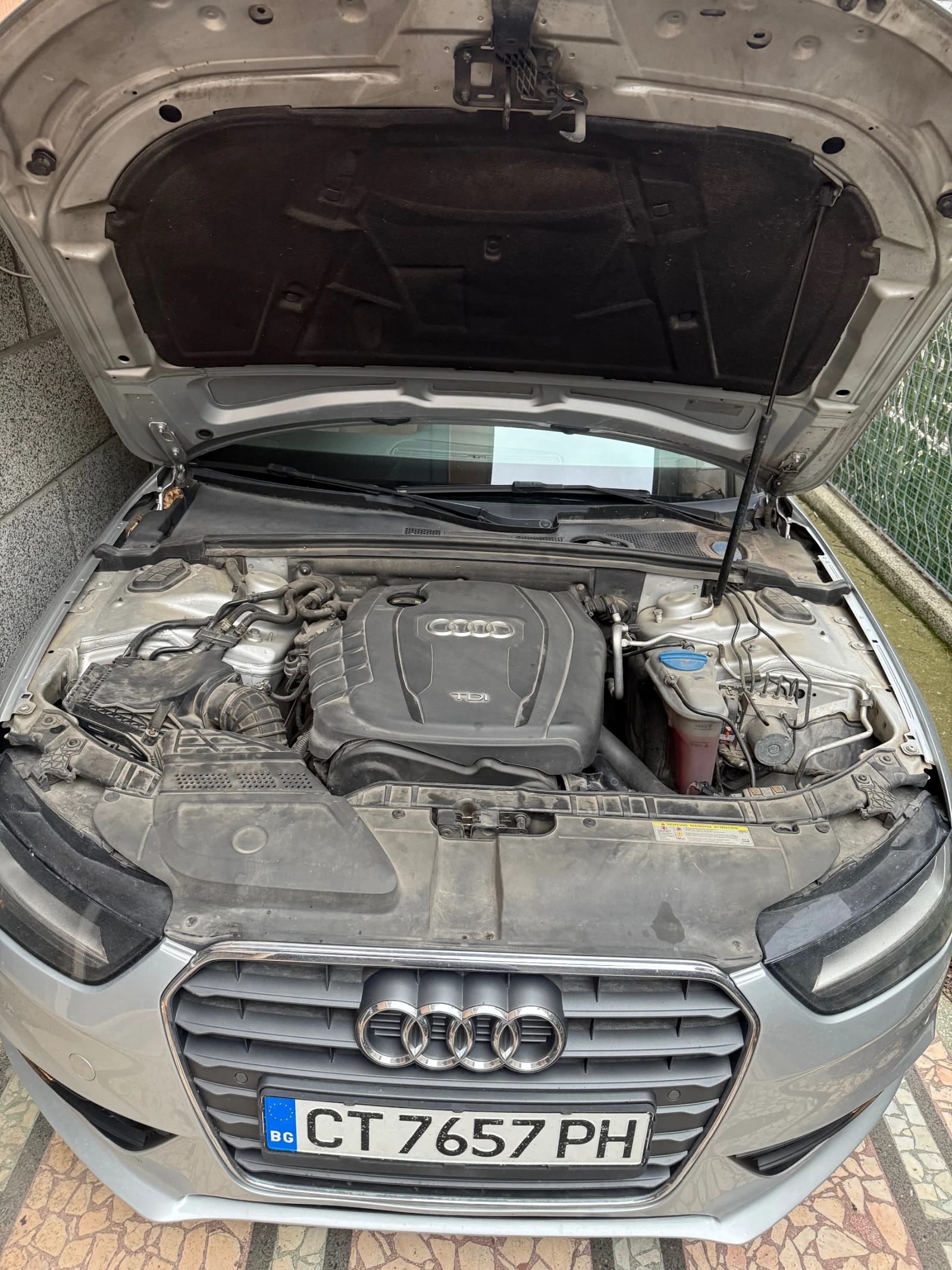 Audi A4 Avant 2.0/Ръчка/Distronik, снимка 12 - Автомобили и джипове - 53032414