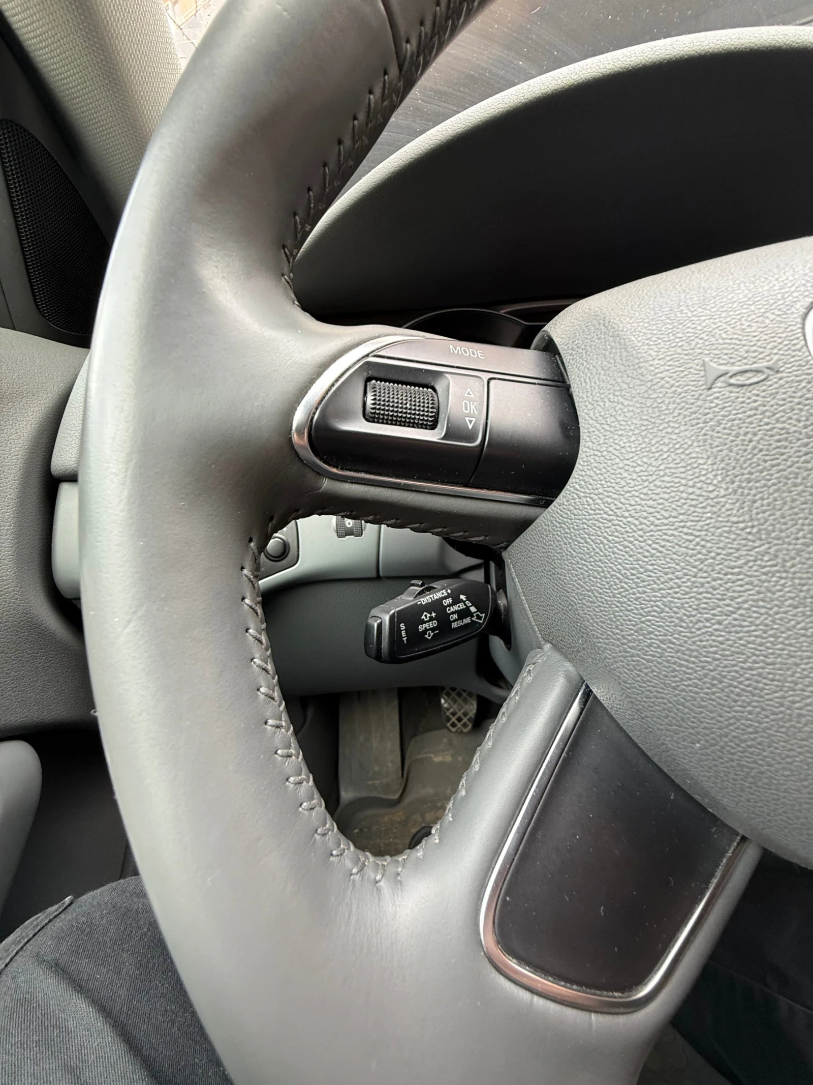 Audi A4 Avant 2.0/Ръчка/Distronik, снимка 10 - Автомобили и джипове - 53917545