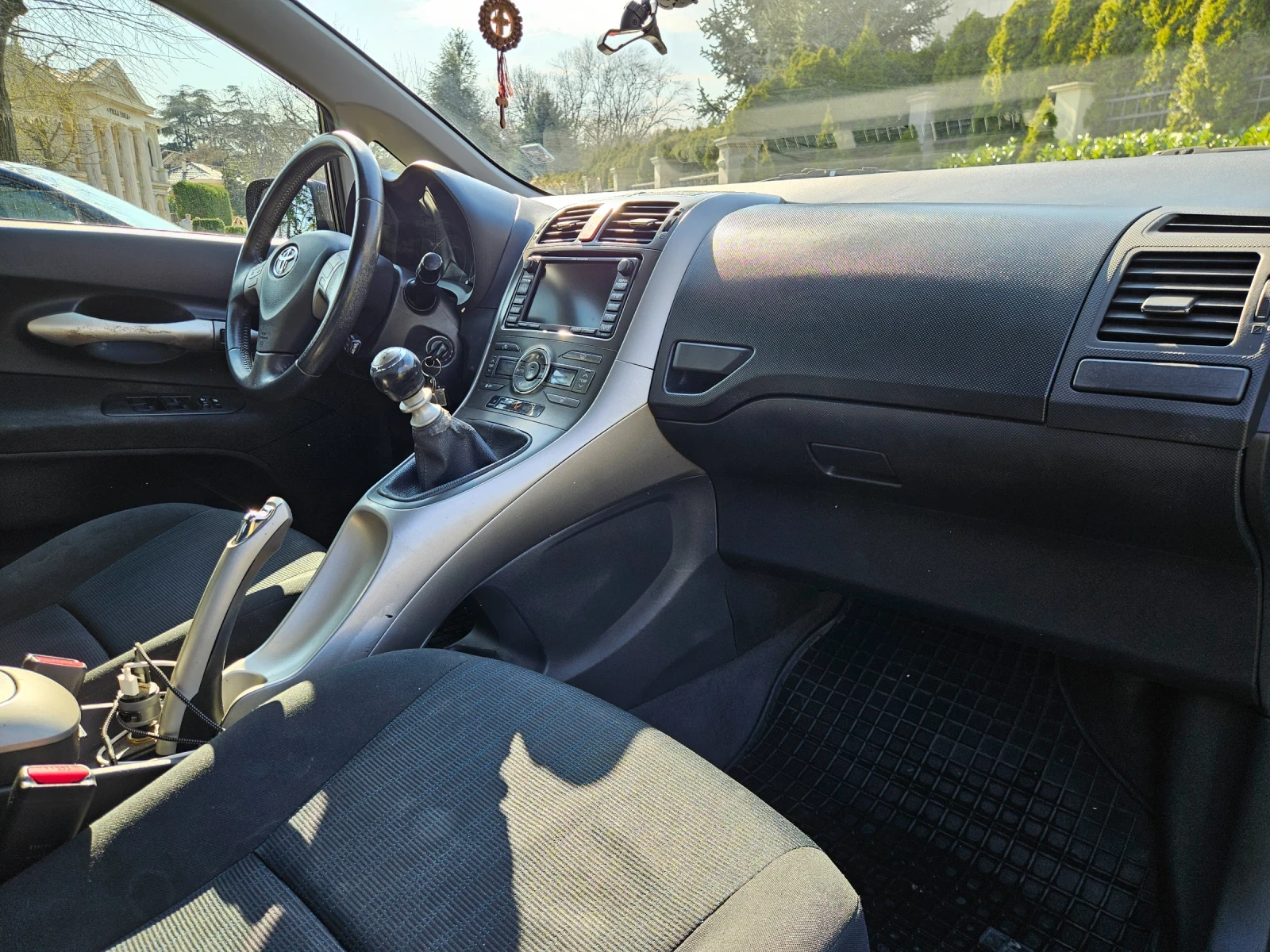 Toyota Auris 2.0D4d, снимка 10 - Автомобили и джипове - 54196194