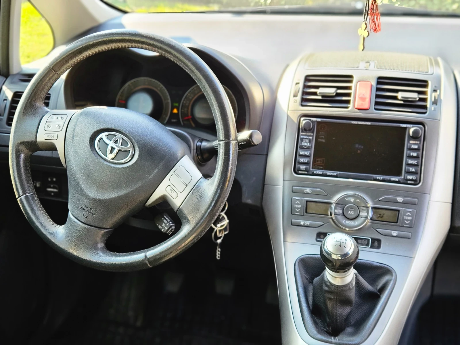 Toyota Auris 2.0D4d, снимка 8 - Автомобили и джипове - 54196194