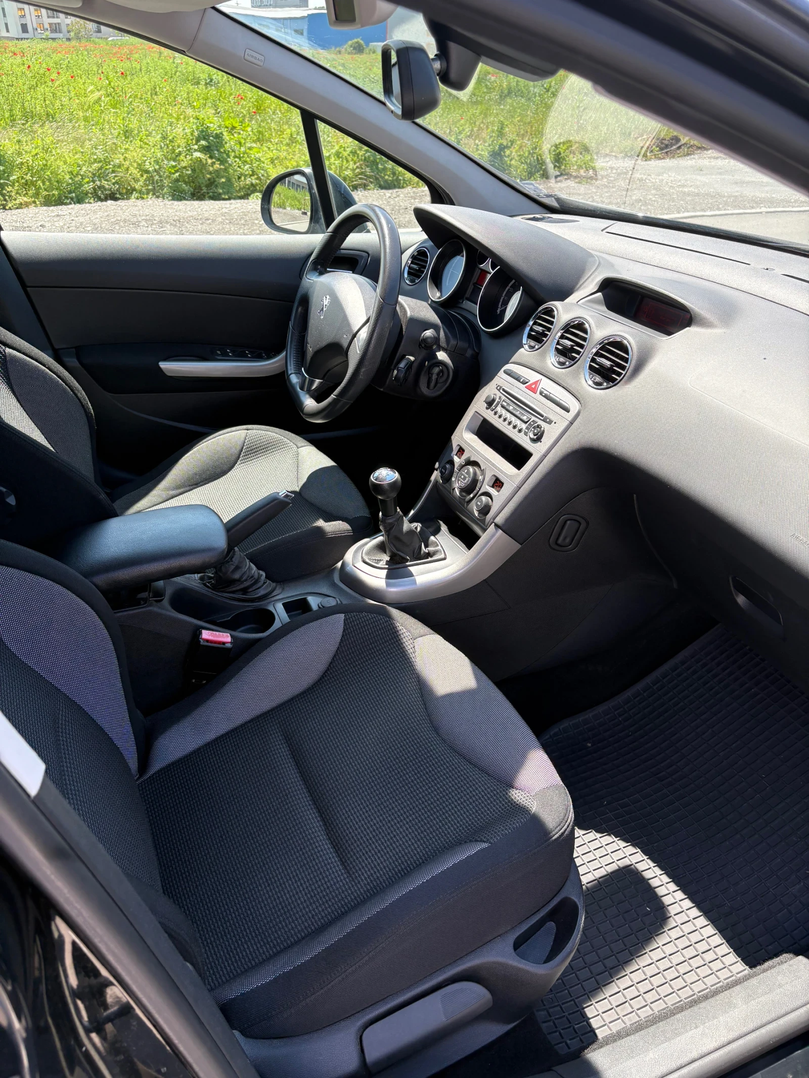 Peugeot 308 1.6 HDI, снимка 11 - Автомобили и джипове - 54575325