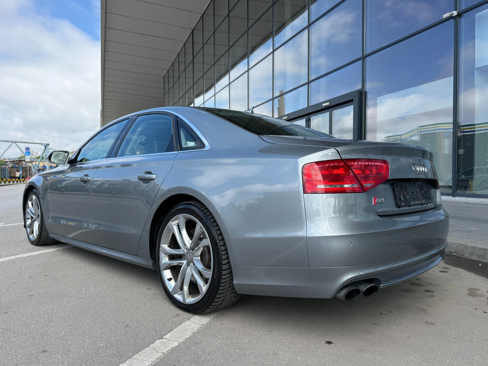 Audi S8 6 МЕСЕЦА ГАРАНЦИЯ/4.0i 520к.с. Швейцария, снимка 3 - Автомобили и джипове - 54594355