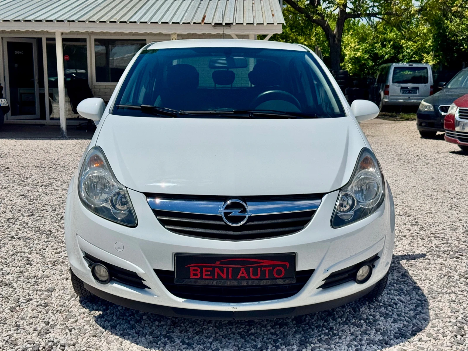 Opel Corsa 1.4i-90кс