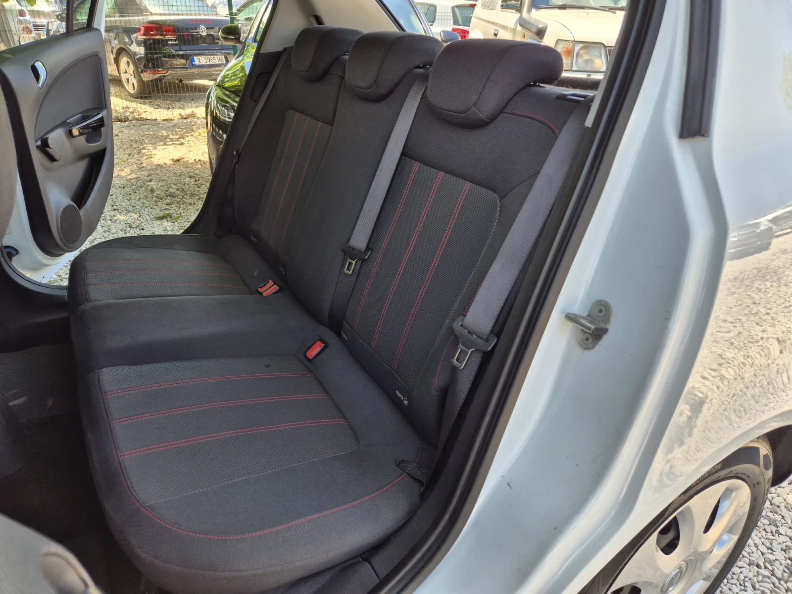 Opel Corsa 1.4i-90кс, снимка 11 - Автомобили и джипове - 54711004