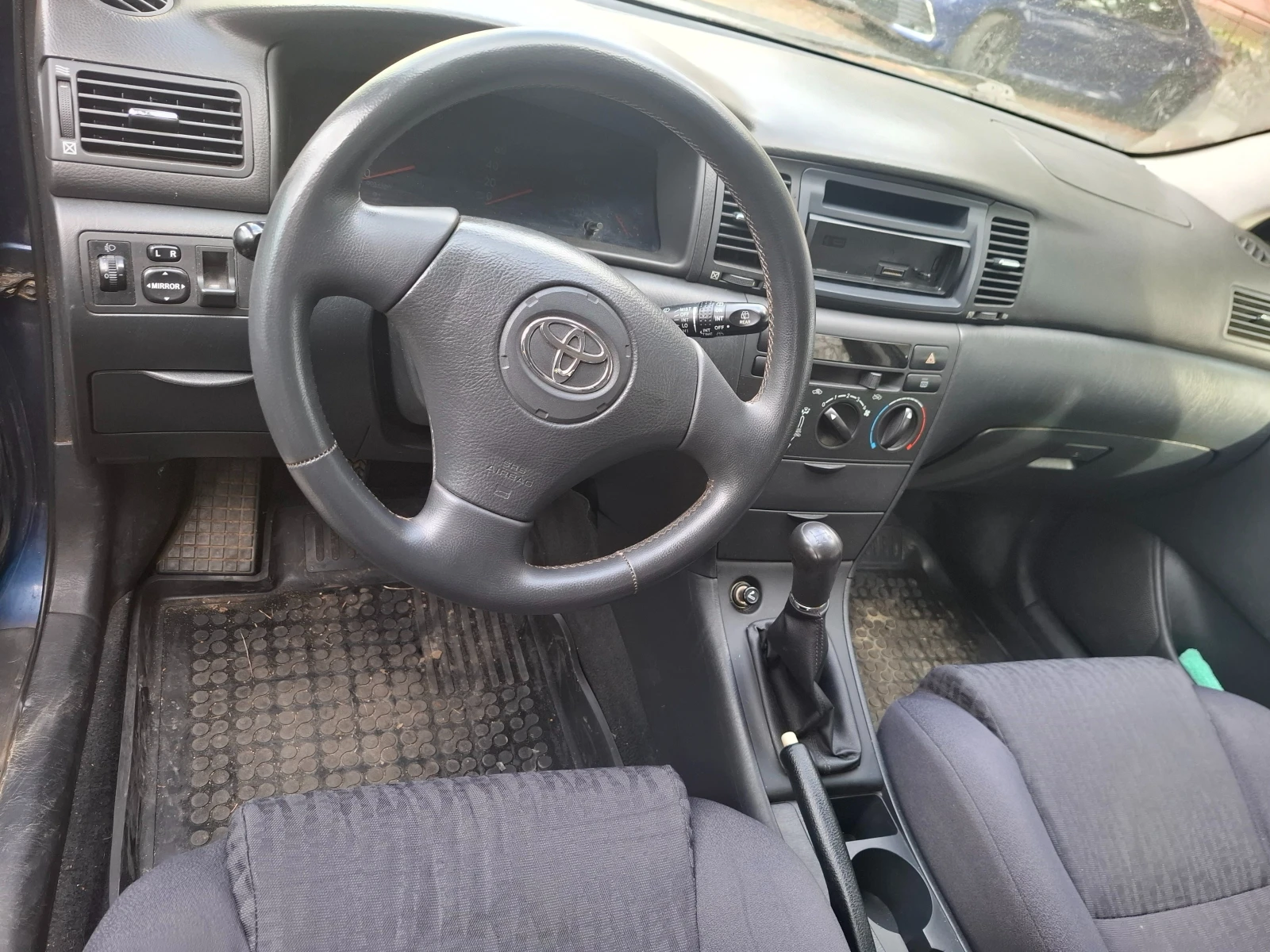 Toyota Corolla 1.4i , снимка 5 - Автомобили и джипове - 54919143
