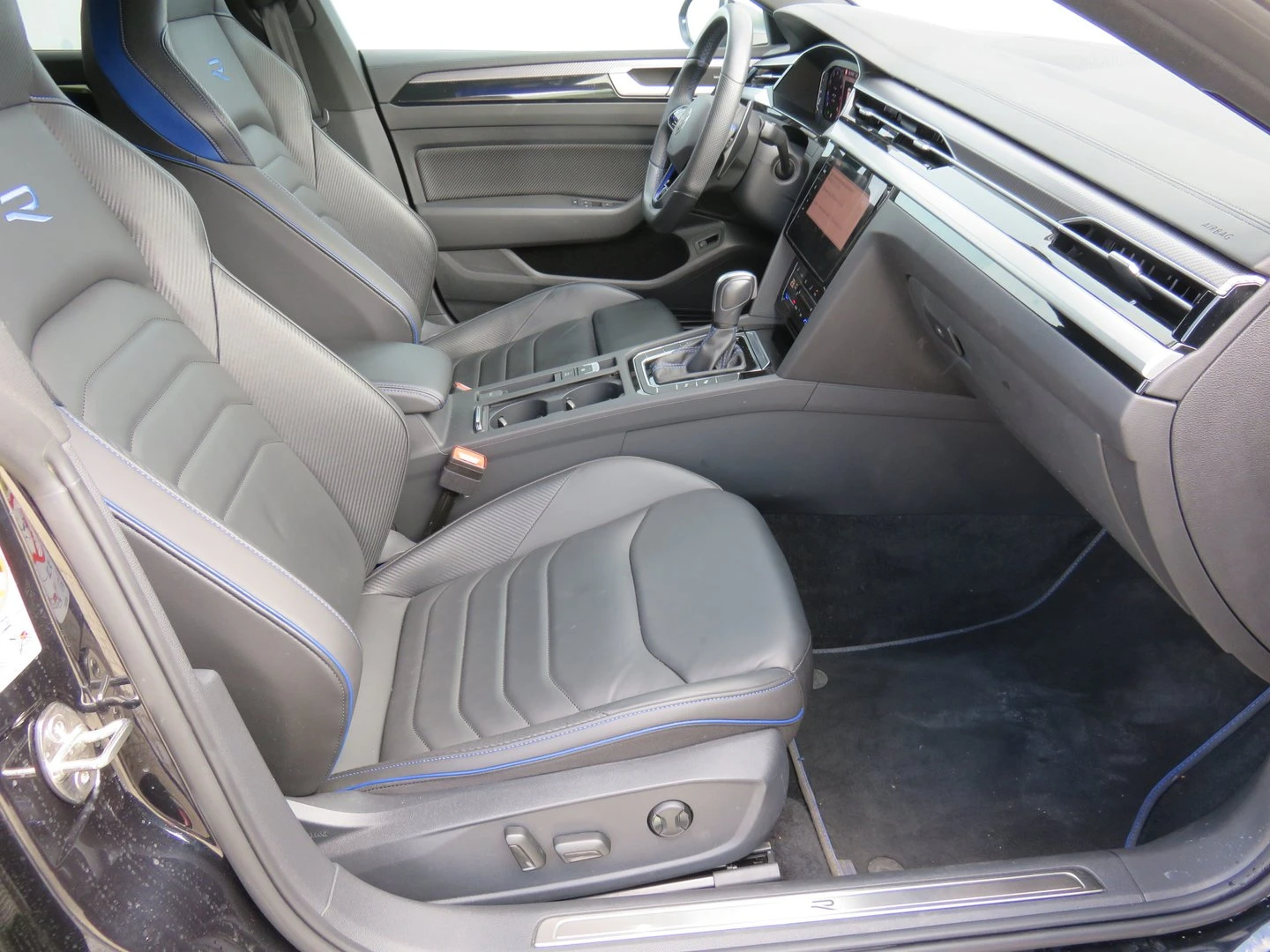 VW Arteon, снимка 5 - Автомобили и джипове - 56410167