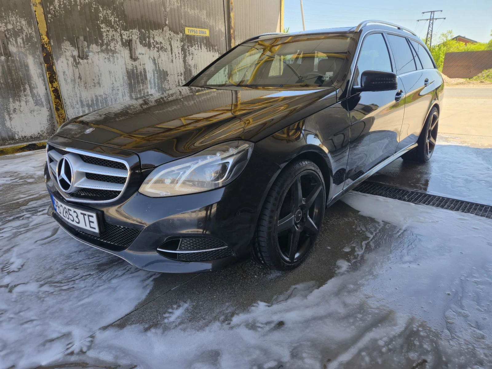 Mercedes-Benz E 220 Обслужен Масаж печка Full LED, снимка 3 - Автомобили и джипове - 55169424