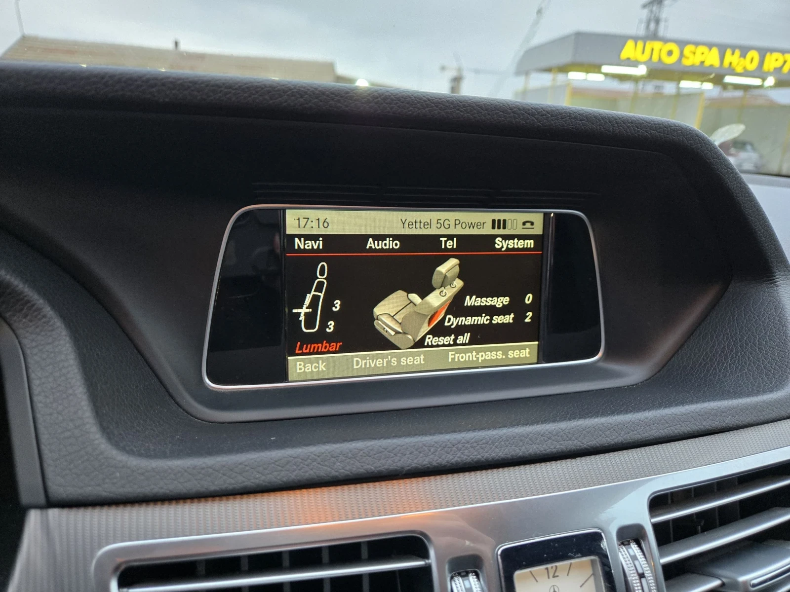 Mercedes-Benz E 220 Обслужен Масаж печка Full LED, снимка 9 - Автомобили и джипове - 55169424