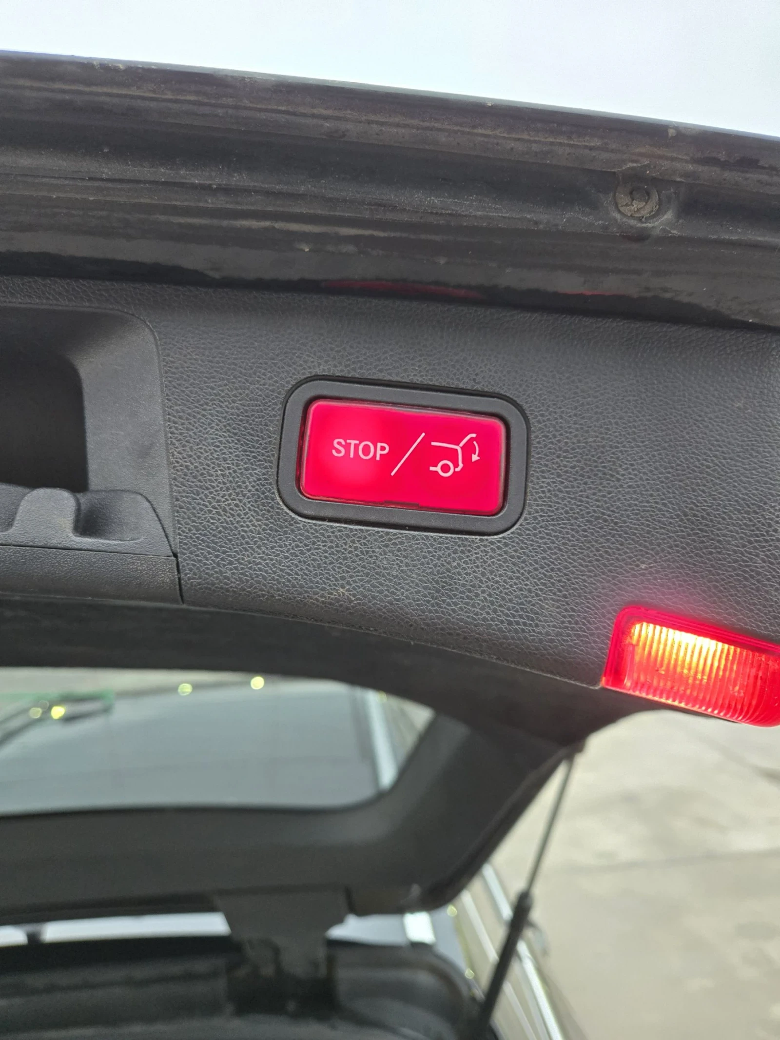 Mercedes-Benz E 220 Обслужен Масаж печка Full LED, снимка 11 - Автомобили и джипове - 55169424