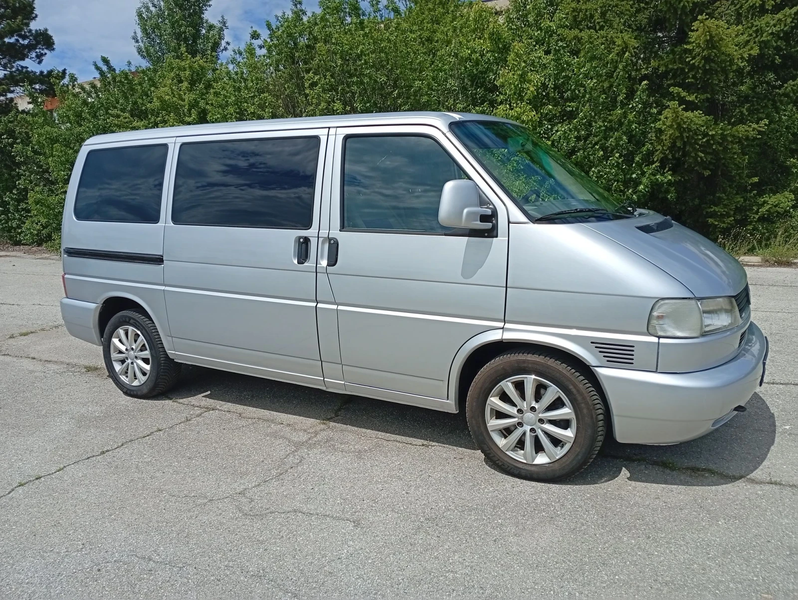 VW Multivan 2.5 TDI 151 P.S, снимка 2 - Автомобили и джипове - 56126240