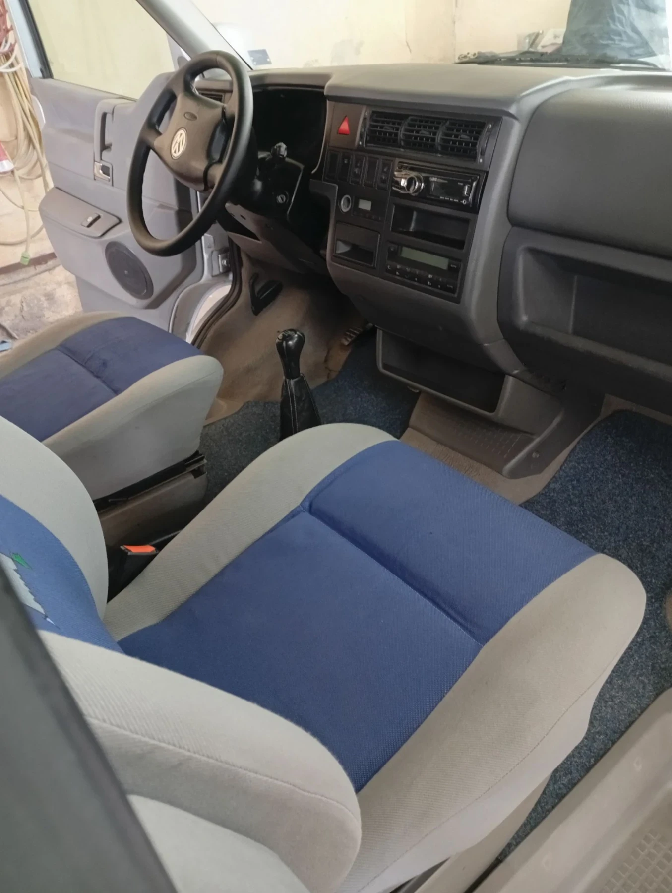 VW Multivan 2.5 TDI 151 P.S, снимка 9 - Автомобили и джипове - 56126240