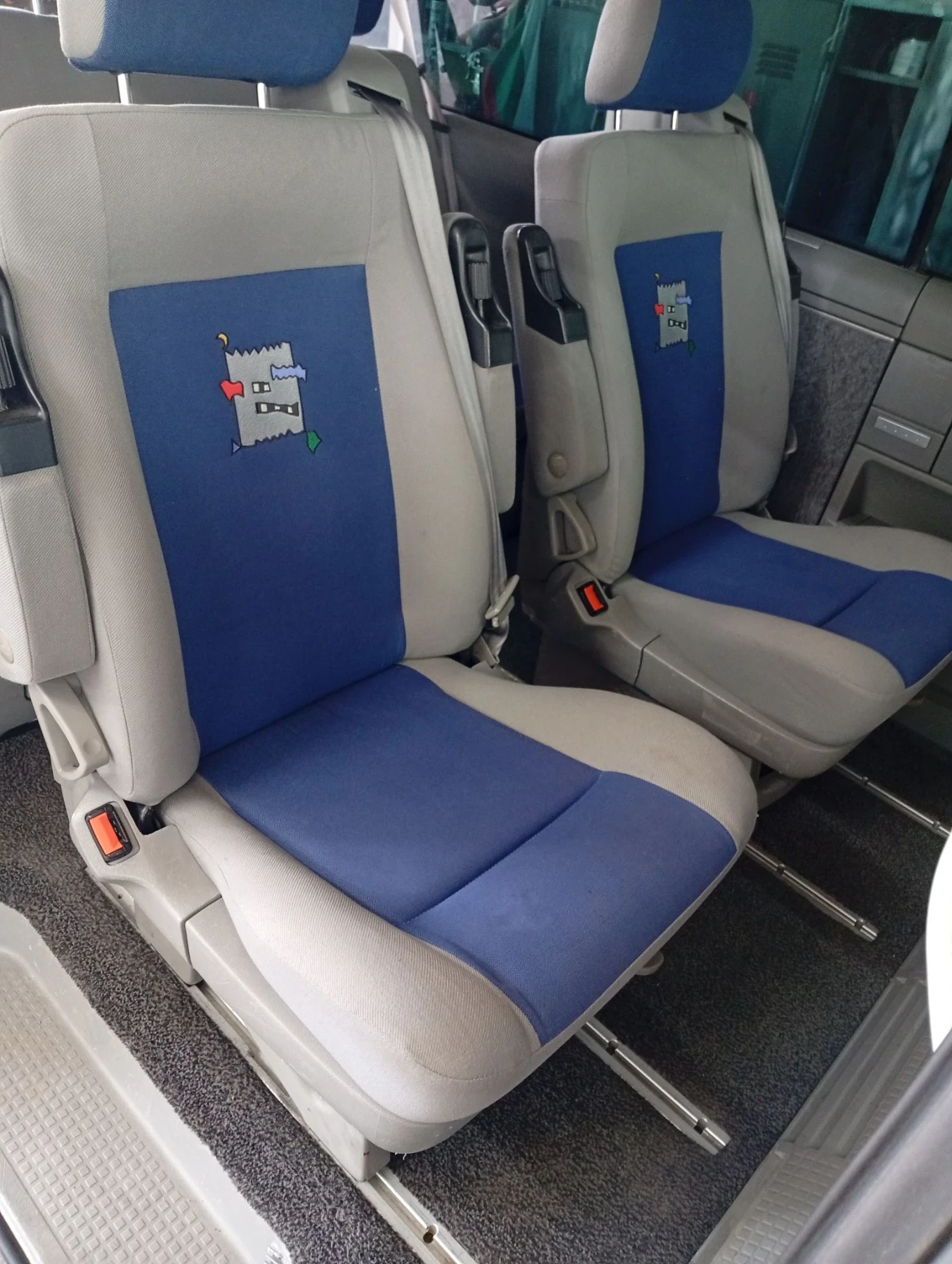VW Multivan 2.5 TDI 151 P.S, снимка 13 - Автомобили и джипове - 56126240