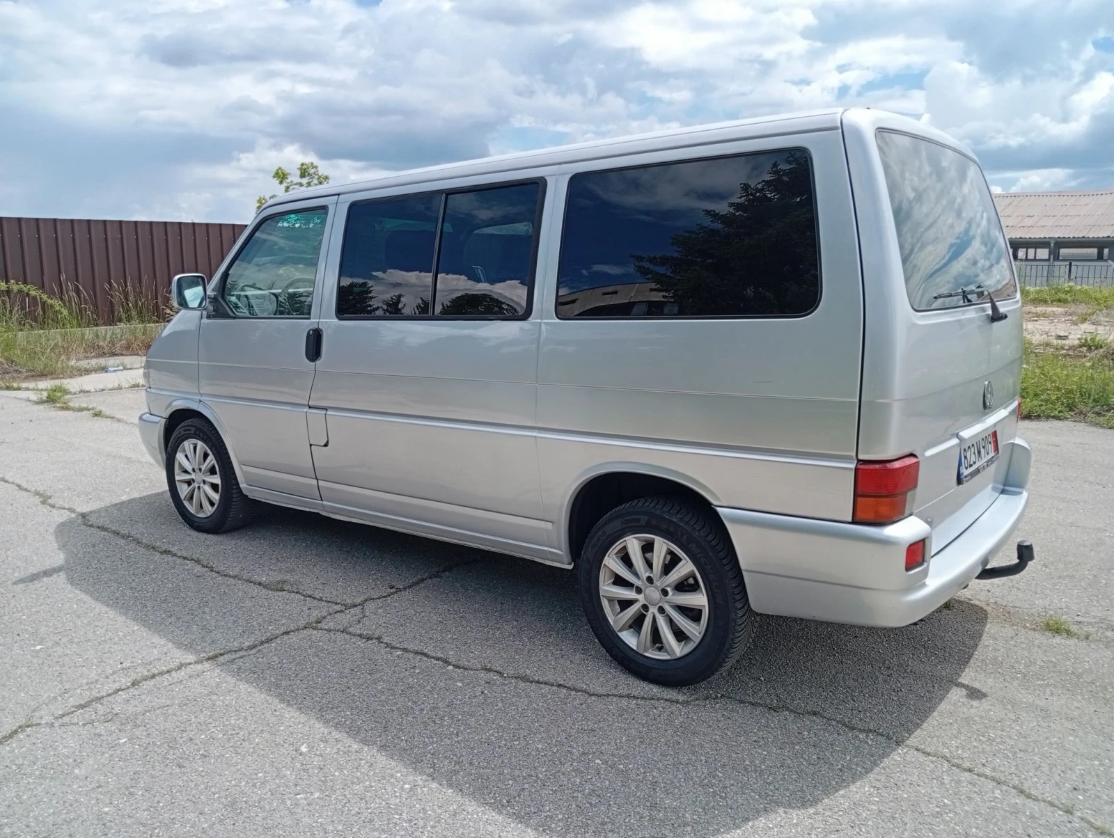VW Multivan 2.5 TDI 151 P.S, снимка 4 - Автомобили и джипове - 56126240