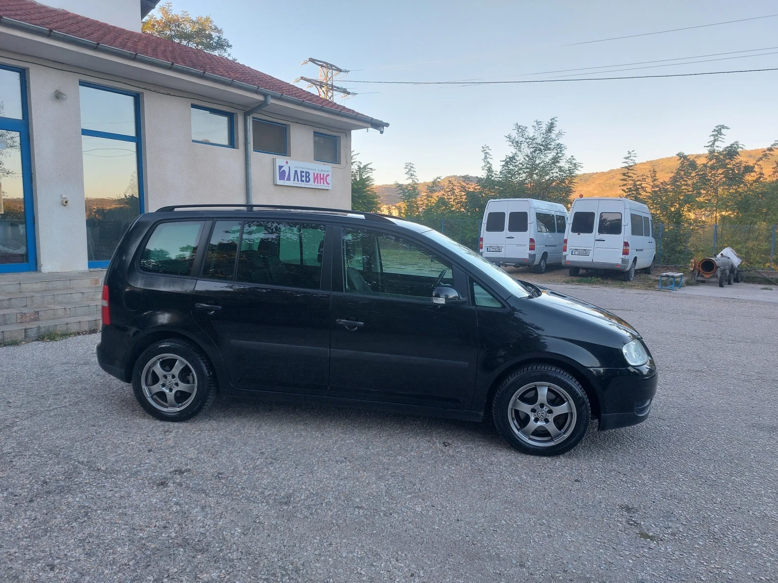 VW Touran 2.0 TDI, снимка 2 - Автомобили и джипове - 56466830