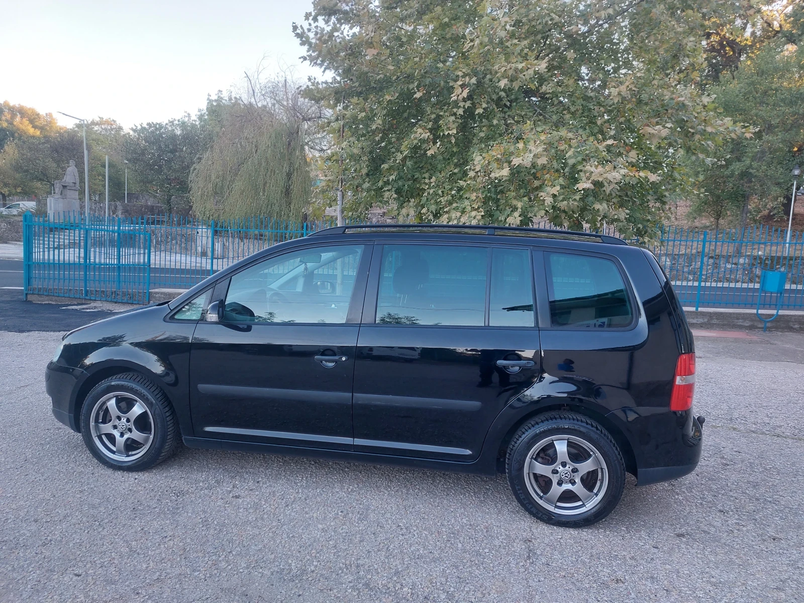 VW Touran 2.0 TDI, снимка 4 - Автомобили и джипове - 56466830