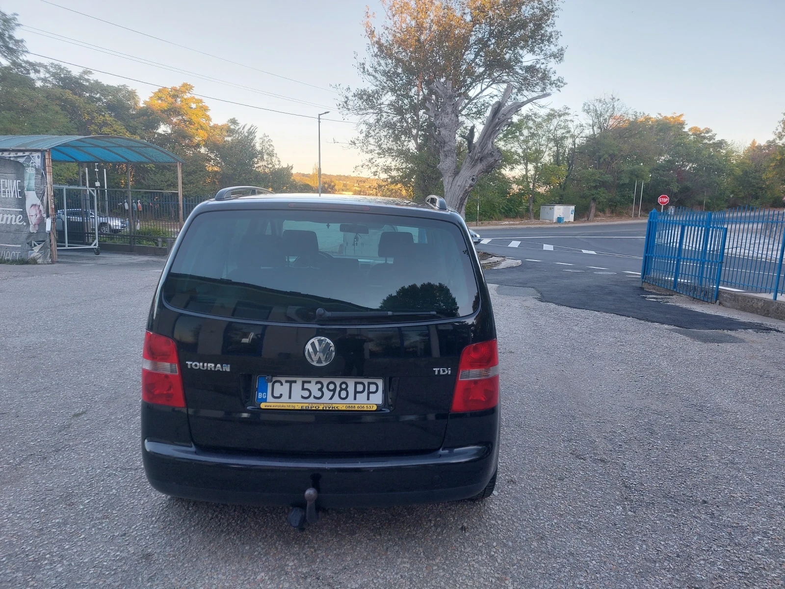 VW Touran 2.0 TDI, снимка 3 - Автомобили и джипове - 56466830