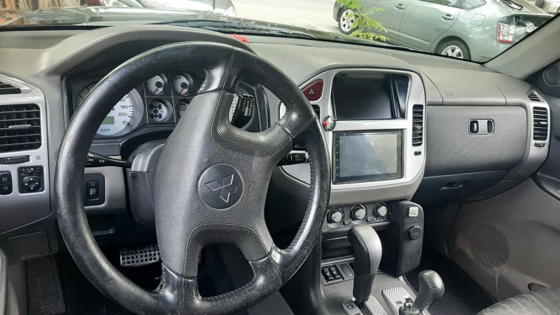 Mitsubishi Pajero, снимка 8 - Автомобили и джипове - 47521095