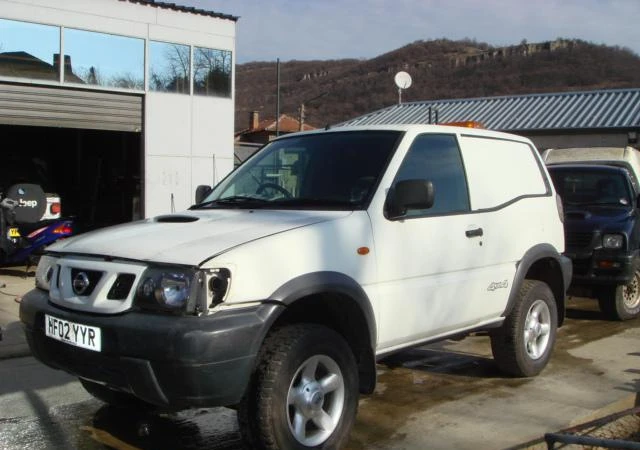 Nissan Terrano 2.7  tdi i 2.4i, снимка 1 - Автомобили и джипове - 46834480