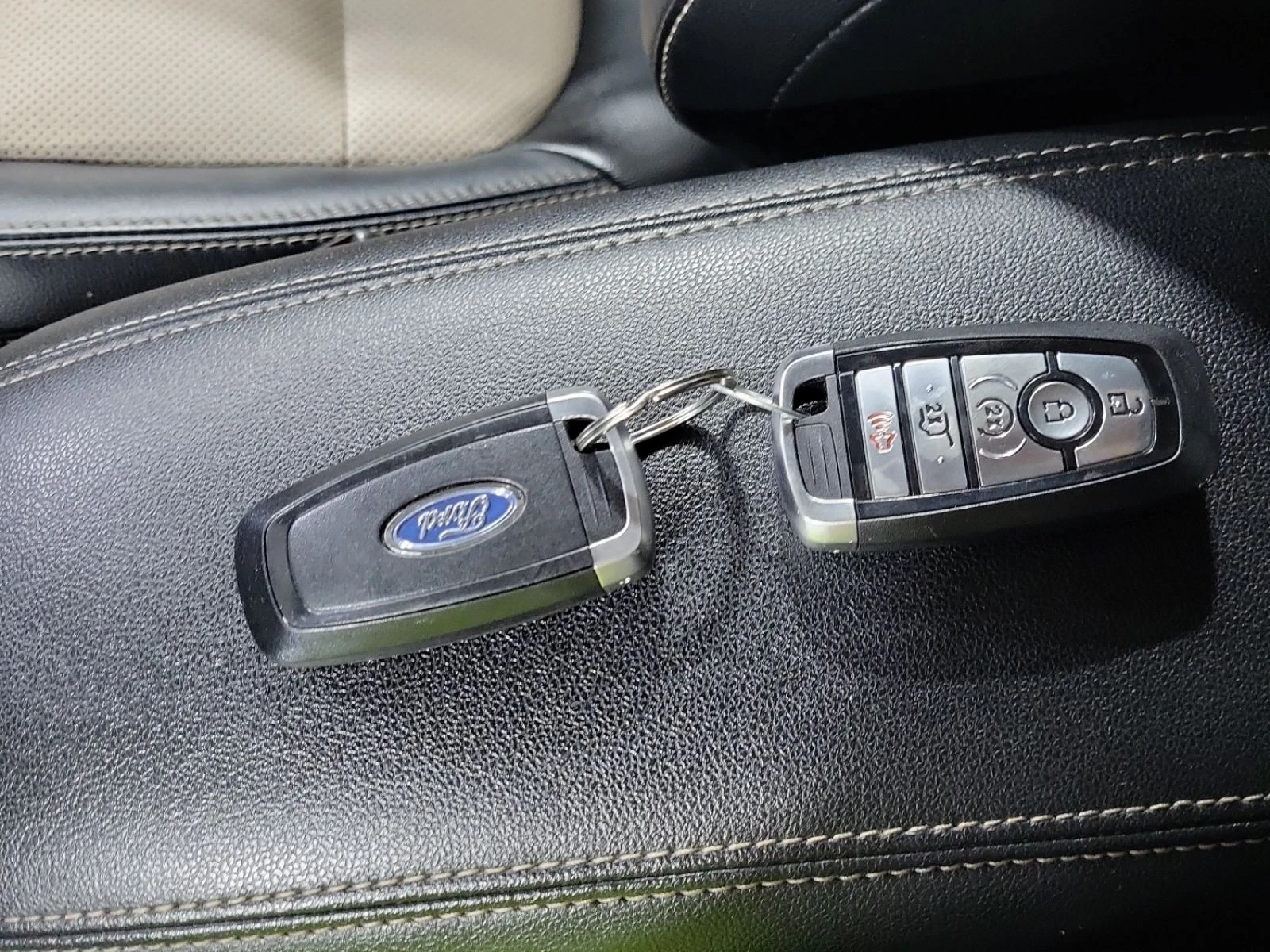 Ford Escape Titanium Plug-In Hybrid CARFAX    | Mobile.bg   11