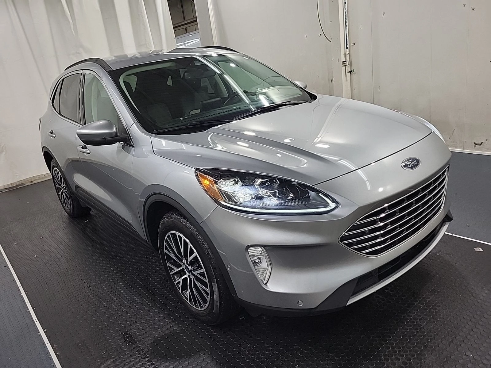 Ford Escape Titanium Plug-In Hybrid CARFAX    | Mobile.bg   2