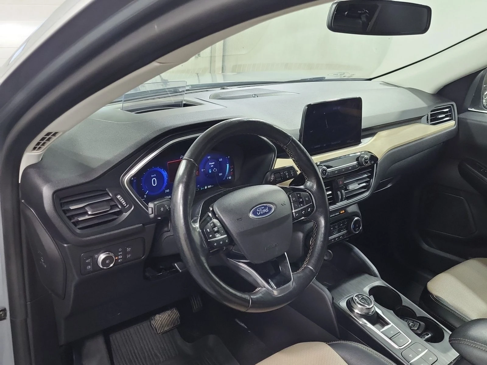 Ford Escape Titanium Plug-In Hybrid CARFAX    | Mobile.bg   10