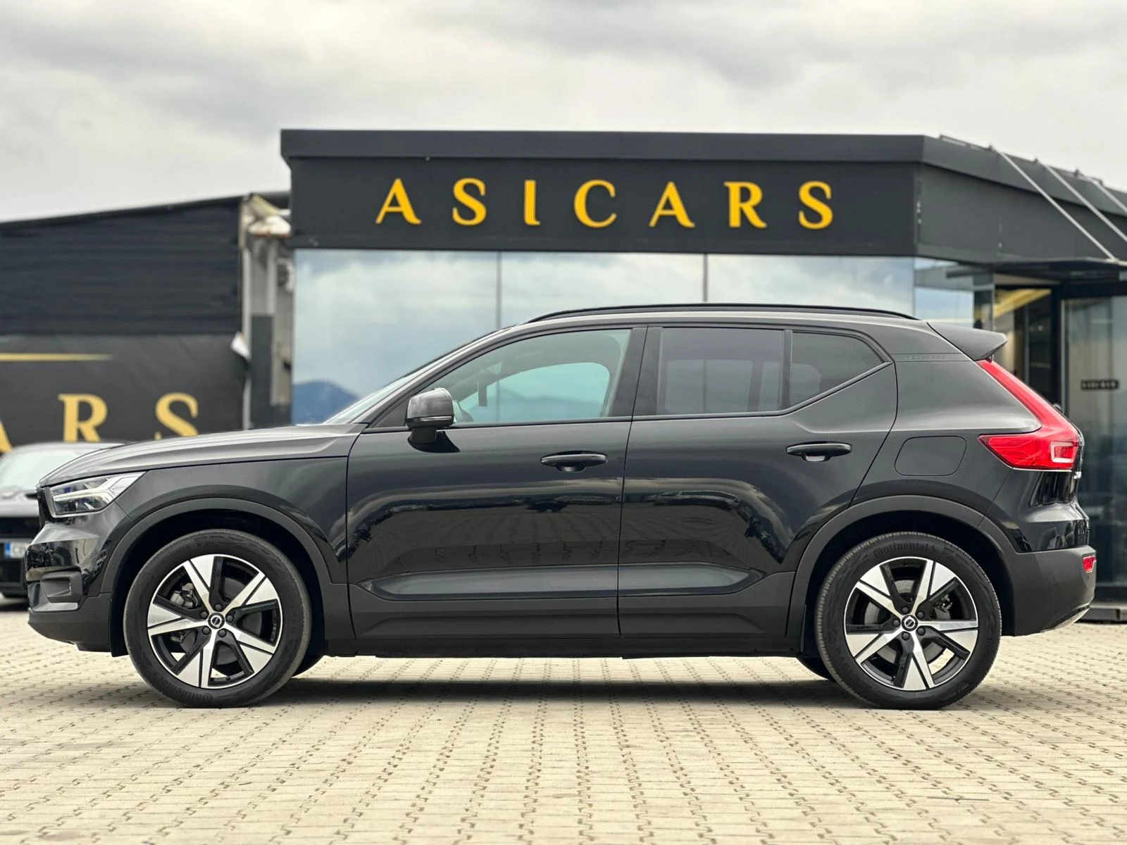 Volvo XC40 / R-DESIGN / 4X4 / 408 HP / 78 KWH / TOP /  - изображение 2