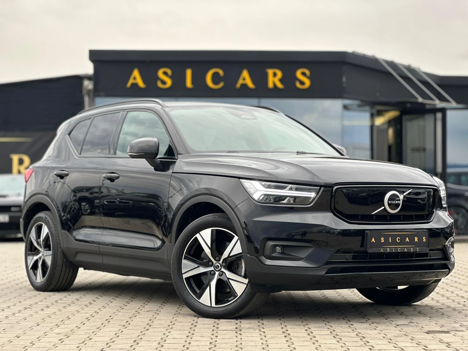 Volvo XC40 / R-DESIGN / 4X4 / 408 HP / 78 KWH / TOP /  - изображение 7