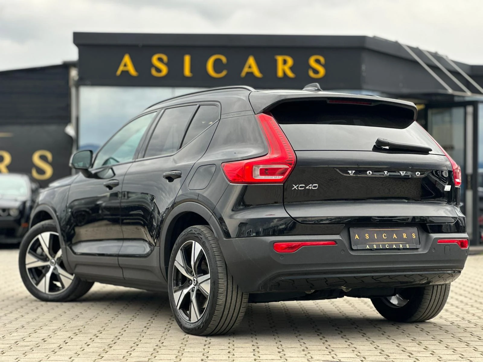 Volvo XC40 / R-DESIGN / 4X4 / 408 HP / 78 KWH / TOP /  - изображение 3