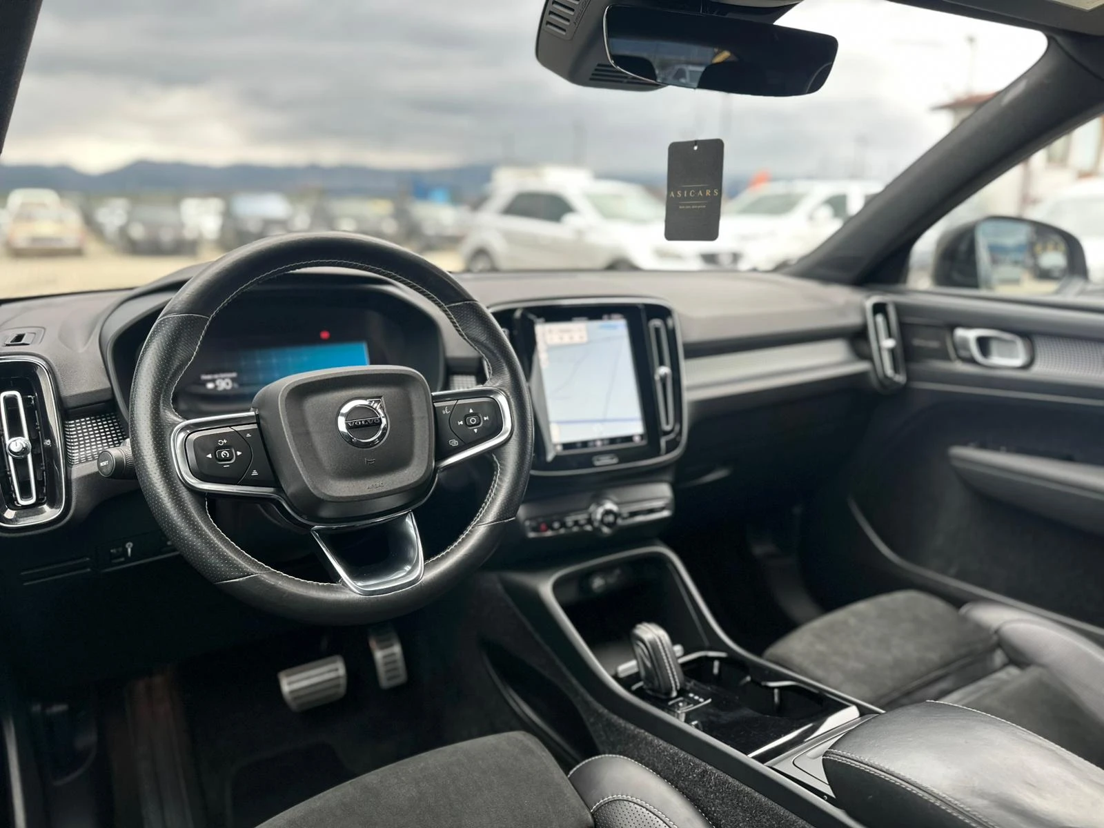 Volvo XC40 / R-DESIGN / 4X4 / 408 HP / 78 KWH / TOP /  - изображение 9