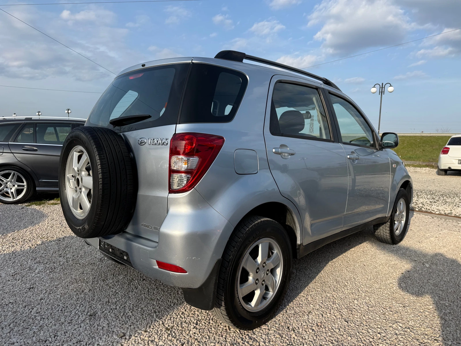 Daihatsu Terios 1.3i, 4x4, снимка 4 - Автомобили и джипове - 53711781