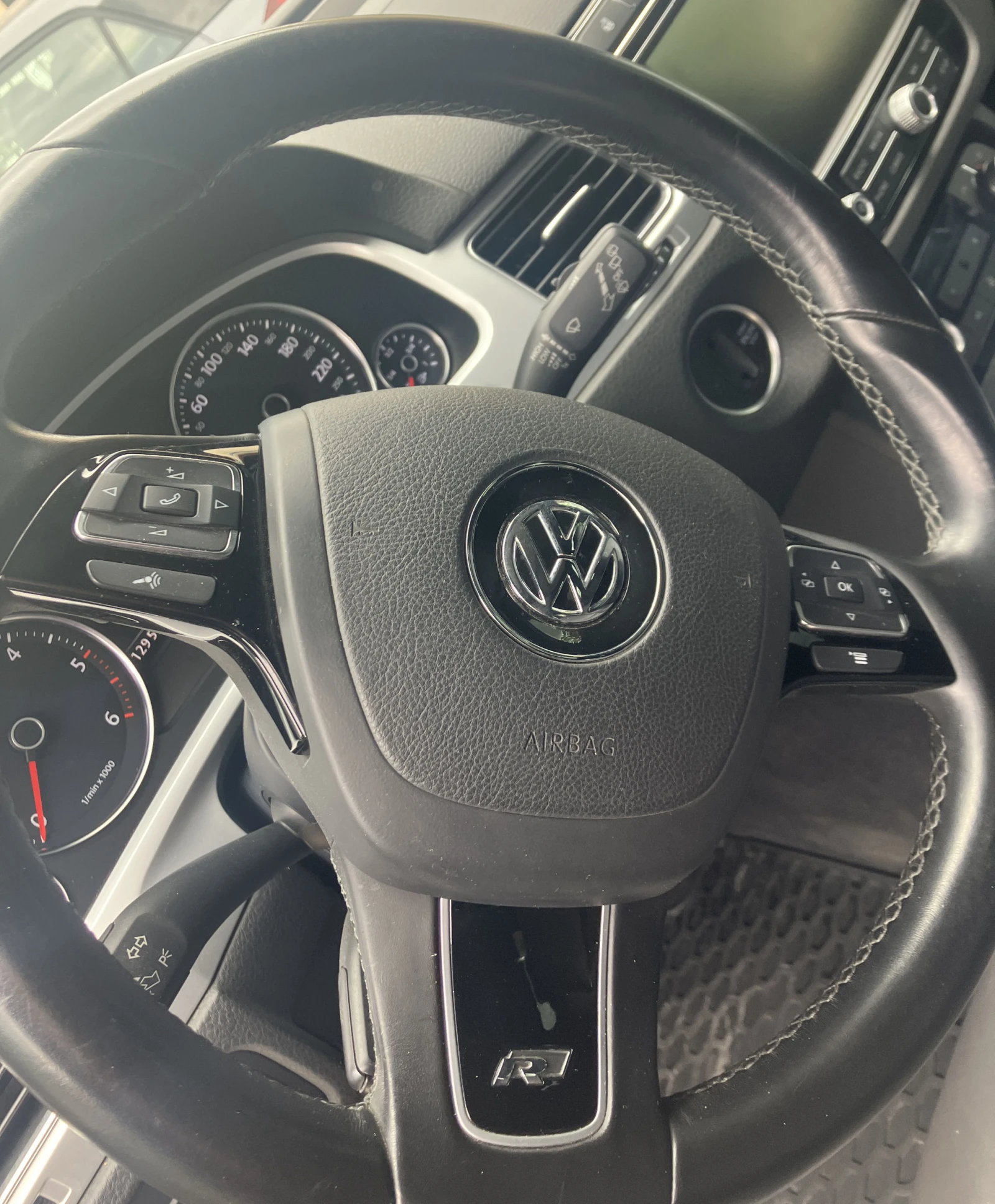 VW Touareg N1 3.0TDi V6 , снимка 16 - Автомобили и джипове - 54296945