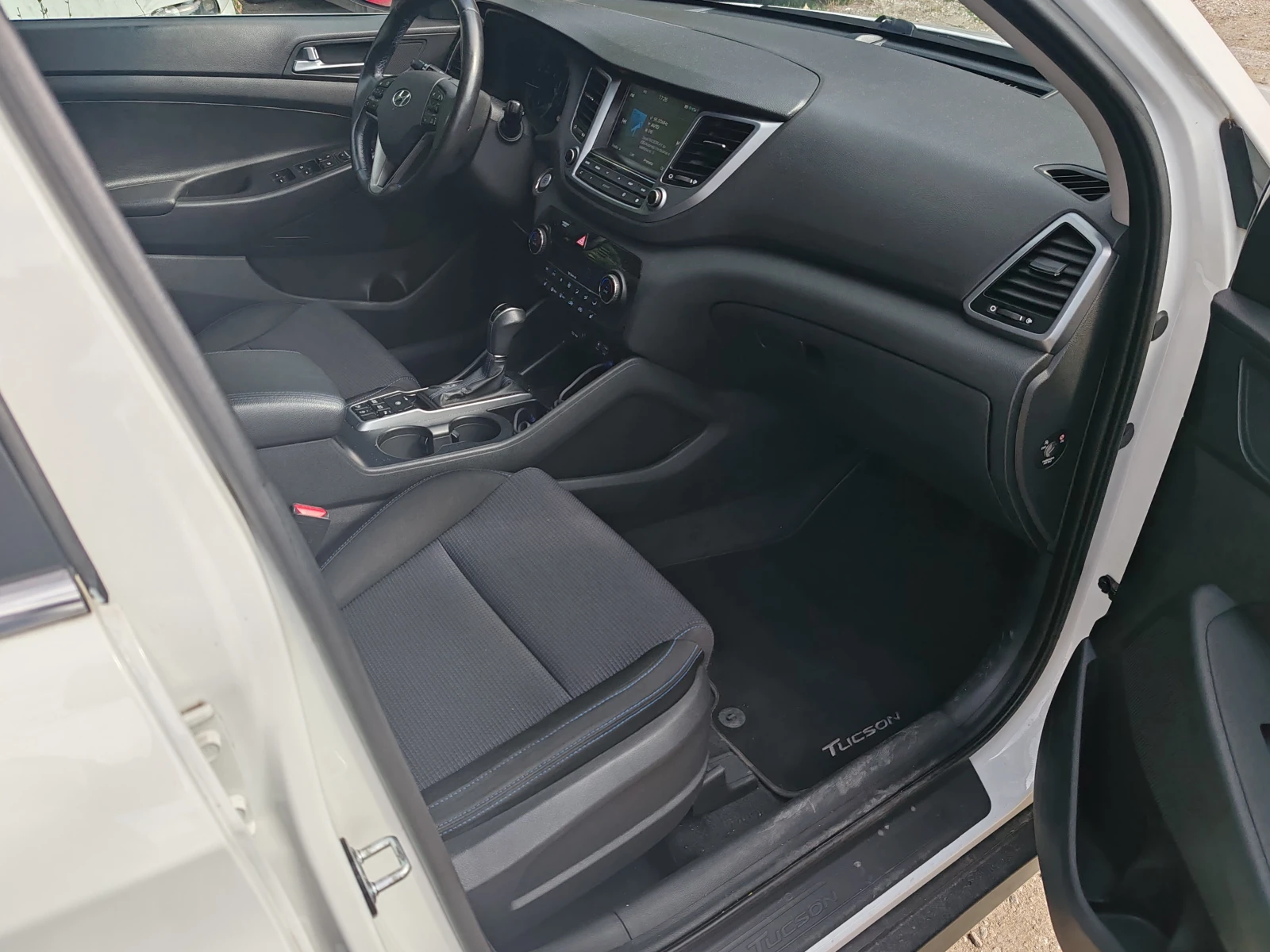 Hyundai Tucson IX35, снимка 8 - Автомобили и джипове - 55275525