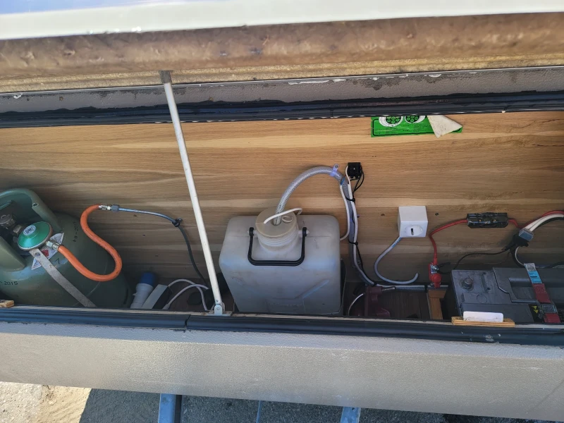 Каравана KIP Kompakt 300, снимка 8 - Каравани и кемпери - 52591174